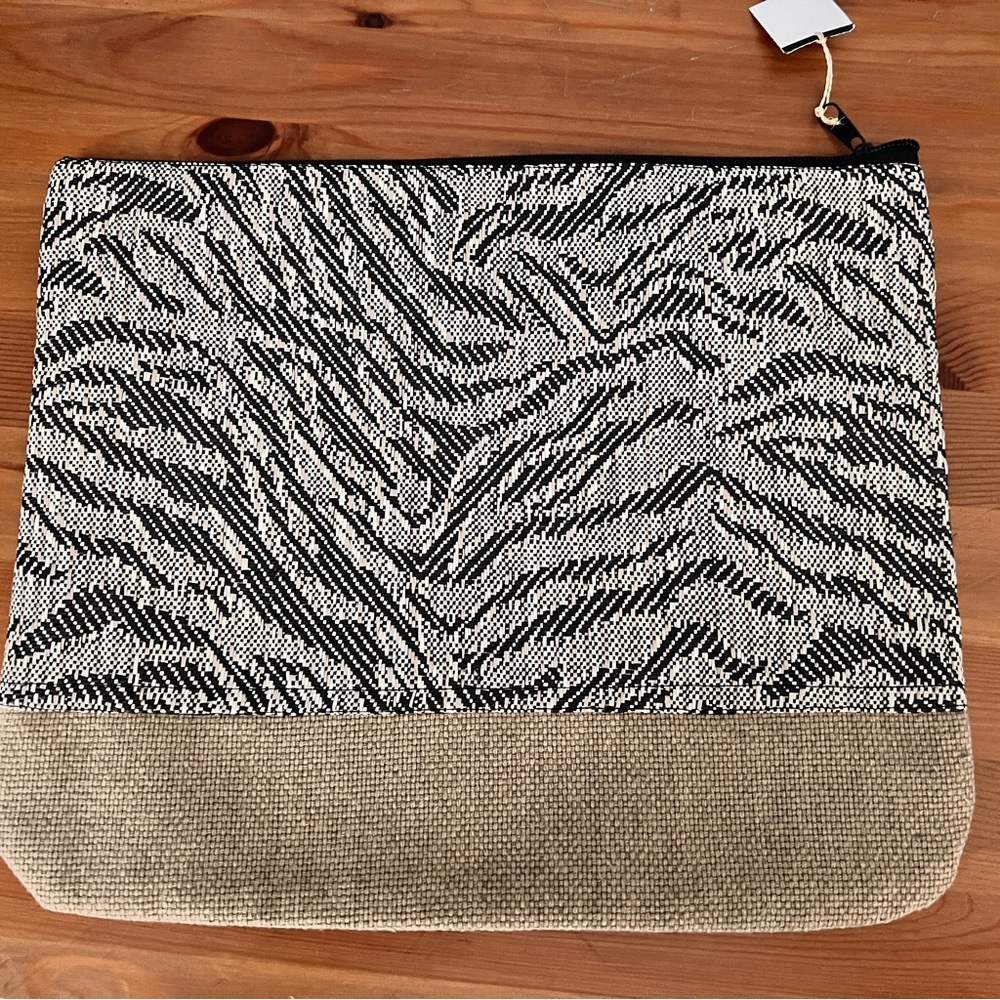 Kultura Laptop Sleeve/ Clutch